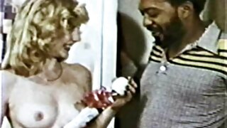 Сексуальна дівчина на роликах Кейлінн показує порно фільми со смислом свої фантастичні сиськи і круглу попку