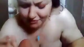 Сексуальна блондинка Кітті Джудіт мастурбує після душу секс порно кіно у ванній